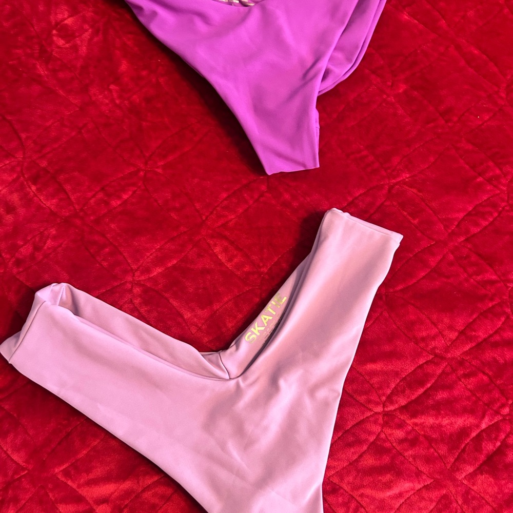 Skatie V-Cut Bikini Bottoms in Light Pink & Bright Magenta